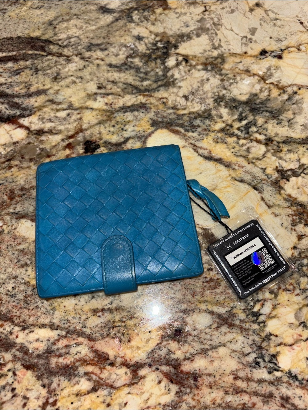 Bottega Veneta Wallet 💯 authentic - Picture 8 of 13